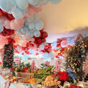 Na área interna, convidados desfrutaram de um buffet luxuoso