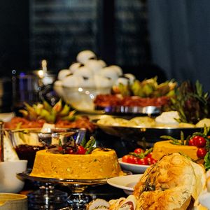 Entre os destaques do menu da festa de Ticiane Pinheiro estavam camarão em crosta panko e mini nhoque trufado