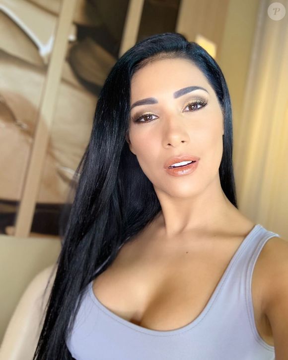 Simaria voltou a falar que não tem pretensão de retornar aos palcos no momento, pois a prioridade é cuidar dos filhos, Giovanna e Pawel