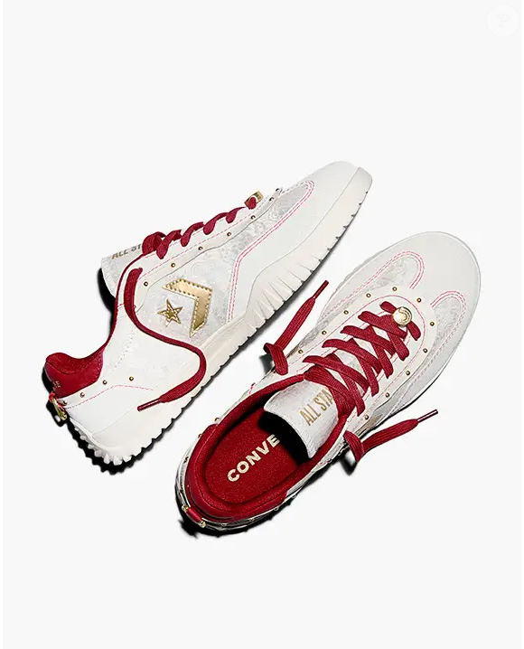 Esqueça o básico: o novo Run Star Trainer da Converse aposta em jacquard, tassel de couro e um tom açucarado que transforma qualquer look em produção de impacto