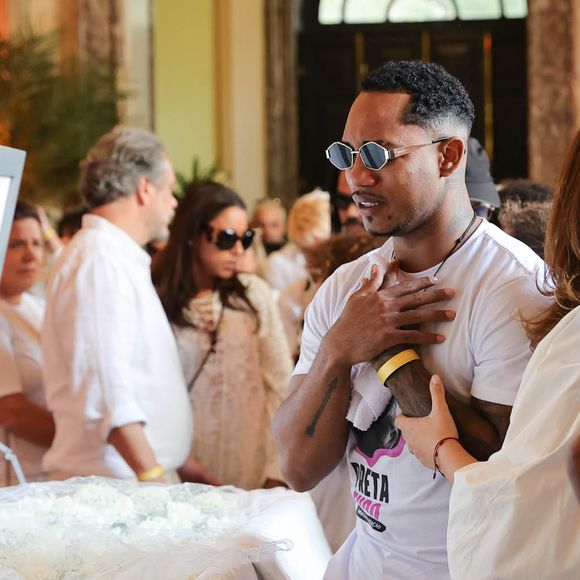 Foto de Preta Gil no caixão: Kanalha, apontado como último affair da cantora, se despediu da filha de Gilberto Gil em velório