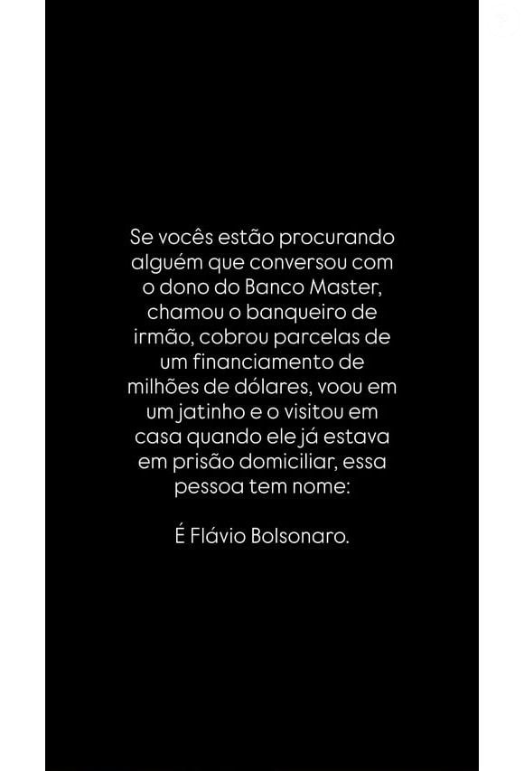 Em outra publicação, Gabriela Prioli mencionou o senador Flávio Bolsonaro (PL) ao comentar as relações dele com Daniel Vorcaro. Segundo a Band, a apresentadora fez referência a contatos entre os dois, a um financiamento e a visitas ao banqueiro. A reportagem ressalta que as declarações de Prioli não comprovam, por si só, a prática de irregularidades pelo parlamentar