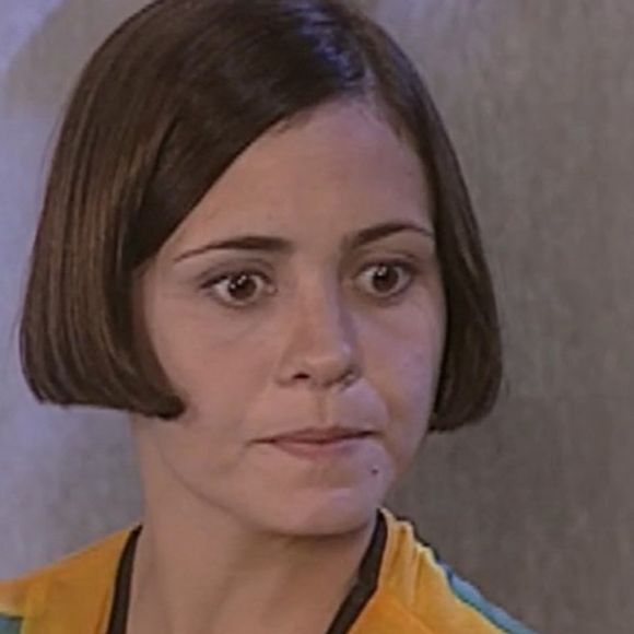 Adriana Esteves em 2000: interpretou a protagonista Catarina Batista, uma mulher à frente de seu tempo, feminista, geniosa e de personalidade forte, que luta por sua independência nos anos 1920. Ela protagoniza um romance 'entre tapas e beijos' com o machista Julião Petruchio (Eduardo Moscovis), formando um dos casais mais icônicos da TV brasileira