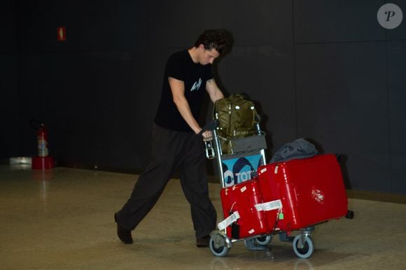 Namorado de Bruna Marquezine, Shawn Mendes desembarcou em SP com a atriz em 29 de setembro de 2026