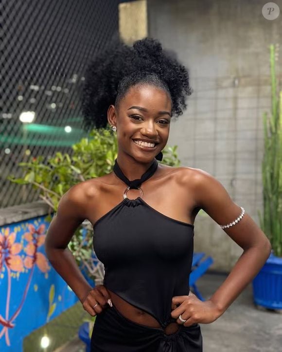 Para desfilar, a fantasia de Lorena Raissa precisou ser adaptada e ficar mais leve