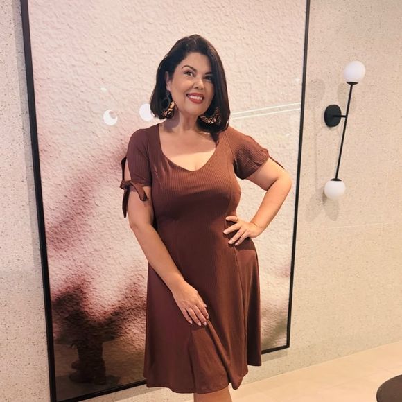 Fabiana Karla exibe nova silhueta após perder 15 kg aos 50 anos com reeducação alimentar e exercícios