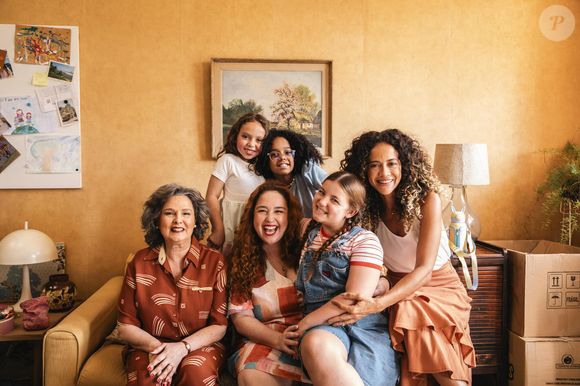 A série 'Juntas&Separadas' teve o Rio de Janeiro e o fictício Bar do Leme como pano de fundo; na foto mostra o núcleo da personagem de Claudinha (Debora Lamm)