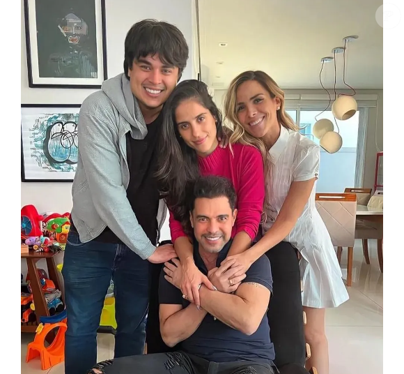 Além de Clara, Zezé Di Camargo é pai de mais três filhos: Wanessa, Camilla e Igor