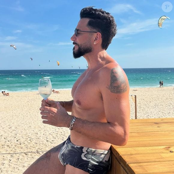 Latino, de 52 anos, publicou um vídeo em que relata dificuldades com um de seus filhos, de 27 anos, sem citar nomes. Ele afirmou que o jovem enfrenta problemas com dependência química, agrediu familiares e o extorquiu.