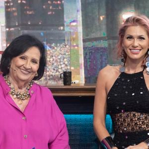 Dona Déa e Lívia Andrade ajudam Luciano Huck no comando do 'Domingão'