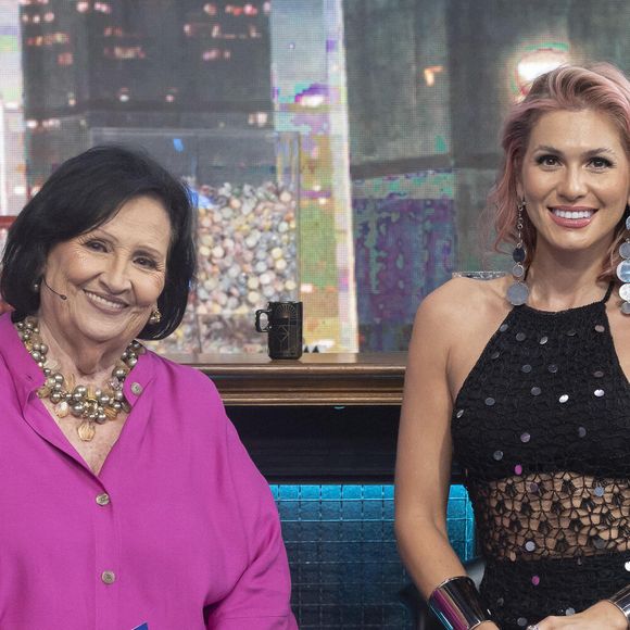 Dona Déa e Lívia Andrade ajudam Luciano Huck no comando do 'Domingão'