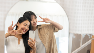 Este é o espelho ideal para você e suas amigas se arrumarem e tirarem fotos antes da festa