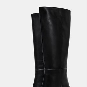 A bota cowboy de couro da Zara é a peça que transforma qualquer vestido chemise em um look elegante para o inverno 2026