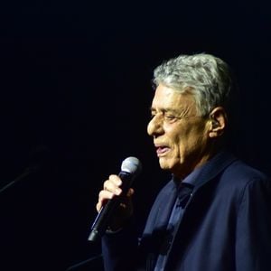 Em uma publicação feita no seu site, a Folha de S. Paulo citou o apoio de Chico Buarque a candidaturas lançadas pelo Movimento dos Trabalhadores Rurais Sem Terra (MST)