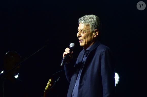 Em uma publicação feita no seu site, a Folha de S. Paulo citou o apoio de Chico Buarque a candidaturas lançadas pelo Movimento dos Trabalhadores Rurais Sem Terra (MST)