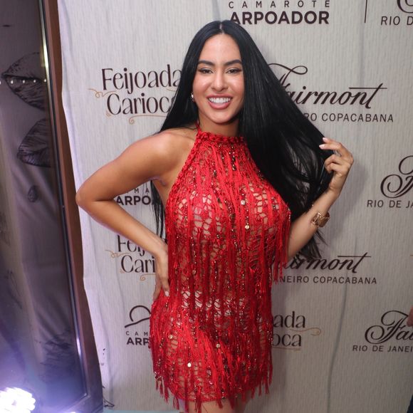 Isabelle Nogueira conquistou a diretoria da Grande Rio com seu comprometimento, humildade e desenvoltura, diz o jornal 'Extra'