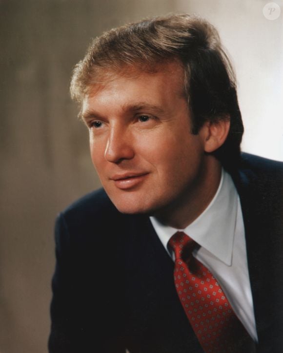 1983: Donald Trump posa para fotos oficiais