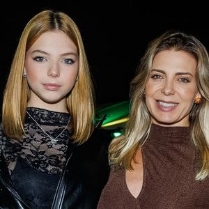 Sheila Mello, eterna loira do É o Tchan, é alvo de comentário polêmico da filha em show: 'Ninguém te conhece'