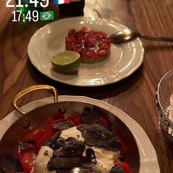 Virgínia e Bruna Biancardi curiosamente pediram o mesmo prato no restaurante