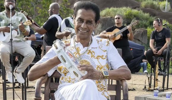 Nascido em 23 de março de 1937, no bairro de Ramos, Zona Norte do Rio de Janeiro, Bira cresceu cercado pelo universo do samba e do choro.