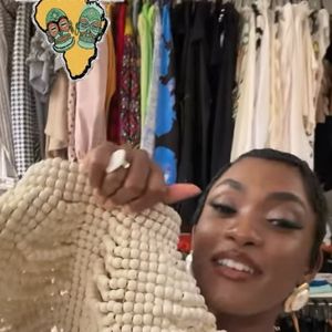 Erika Januza comprou colar na África do Sul e usou acessório em jantar de gala