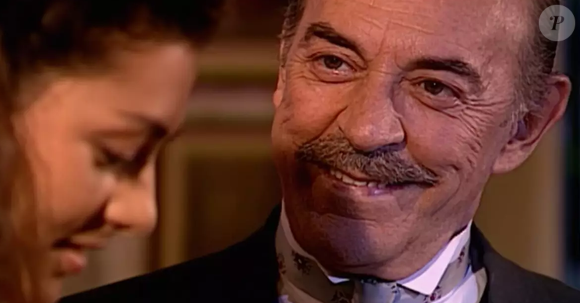 Francesco (Raul Cortez) revela para Paola (Maria Fernanda Candido) que matou homem no passado por conta de mulher na novela Terra Nostra