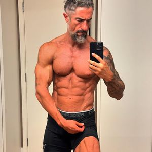 Marcos Mion adotou o treino espartano, um circuito de alta intensidade que testa a força, agilidade e resistência