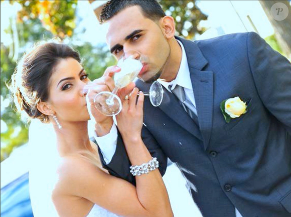 Após cinco anos de namoro, Camila Coelho e Ícaro Brenner oficializaram a união em 2010, em um casamento que simbolizou o amadurecimento de uma relação iniciada na juventude