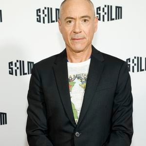 O pai de Robert Downey Jr. chamou de 'erro terrível e estúpido' a decisão de apresentar drogas ao filho ainda criança