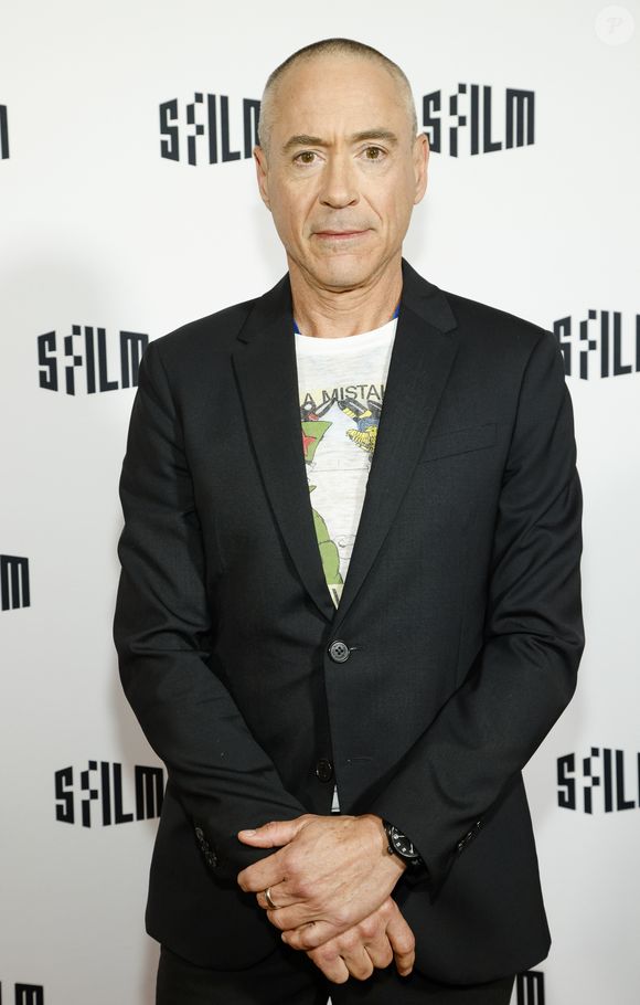 O pai de Robert Downey Jr. chamou de 'erro terrível e estúpido' a decisão de apresentar drogas ao filho ainda criança