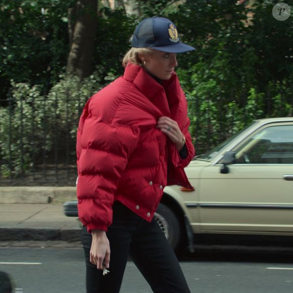 A atriz Elizabeth Debicki, que interpretou a princesa nas temporadas cinco e seis, usou botas de couro de cano alto com detalhe em estampa de leopardo em cenas marcantes