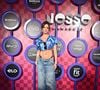 De cropped, Sophie Charlotte deixou à mostra sua barriga sarada e ainda destacou a calcinha no look