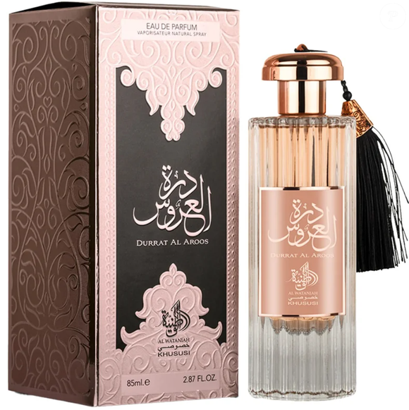 O Perfume Durrat Al Aroos (Al Wataniah) é encantador, deixando as mulheres extremamente cheirosas com notas de baunilha, cumaru, além da presença marcante de sândalo e âmbar.