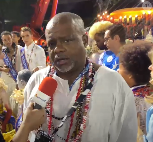 Almir Reis fala sobre saída da musa e afirma que prioridade é quem está presente na comunidade