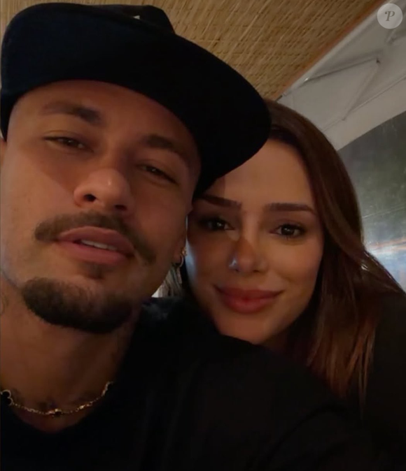 O cavanhaque de Neymar virou assunto nas redes sociais. Internautas reagiram ao novo visual do jogador e alguns chegaram a especular sobre possíveis procedimentos estéticos
