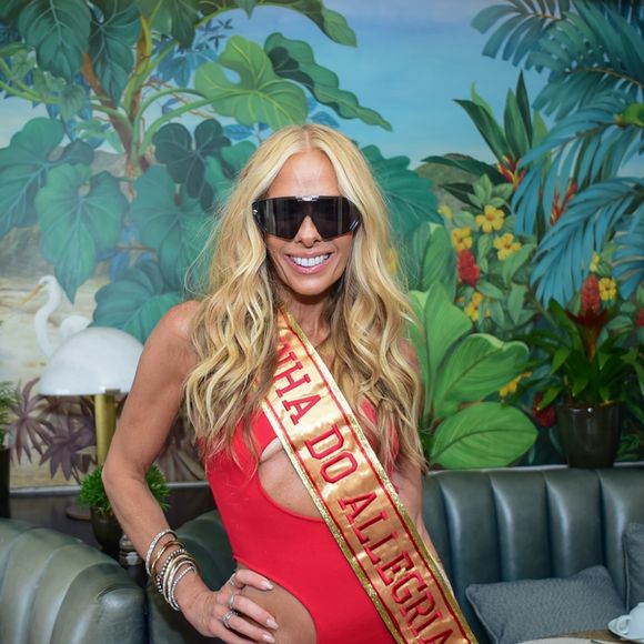 Durante o evento de anúncio, como rainha do Camarote Allegria na Sapucaí, na última sexta-feira (21), Galisteu não poupou críticas aos fiscais de plantão que tentam impor padrões a quem deseja aproveitar a maior festa do ano