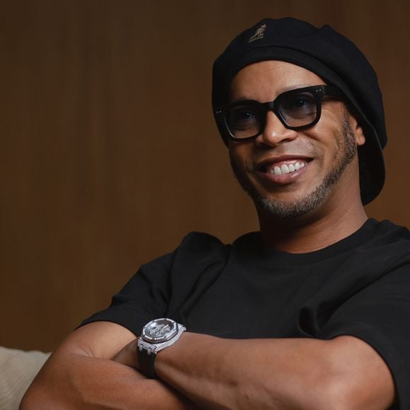 Em evento com Ronaldinho Gaúcho, a frustração aumentou quando os pais perceberam que os atletas não passaram pelo espaço reservado para cumprimentar os presentes