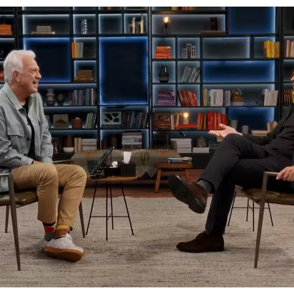Segundo o próprio Bonner em entrevista a Pedro Bial, ele se tornou alvo tanto de críticas da direita quanto da esquerda, mas afirma encarar tudo com serenidade: 'Uma mulher já gritou comigo enquanto eu comia um pão na chapa'