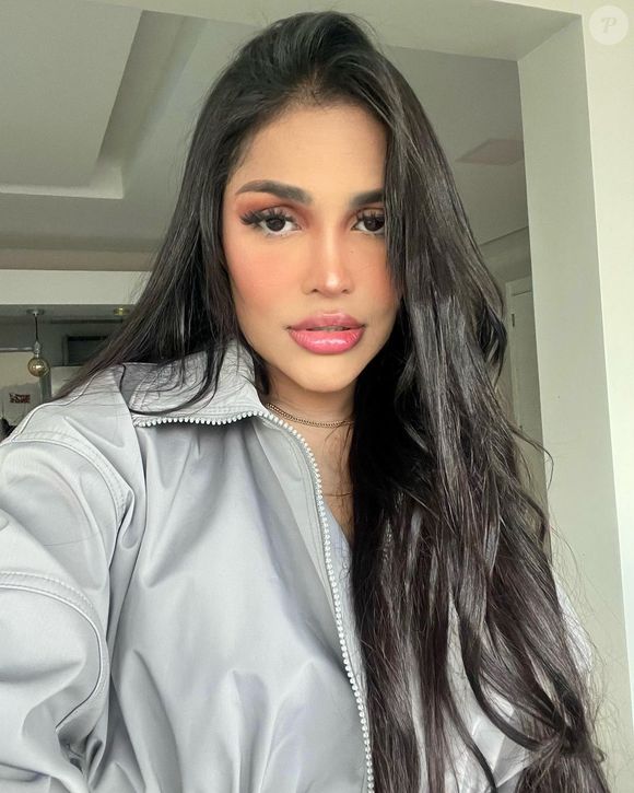 Além de botox preventivo, Flay também realizou um procedimento estético nos lábios. Segundo ela, a aplicação ajudaria na recuperação da rinoplastia.