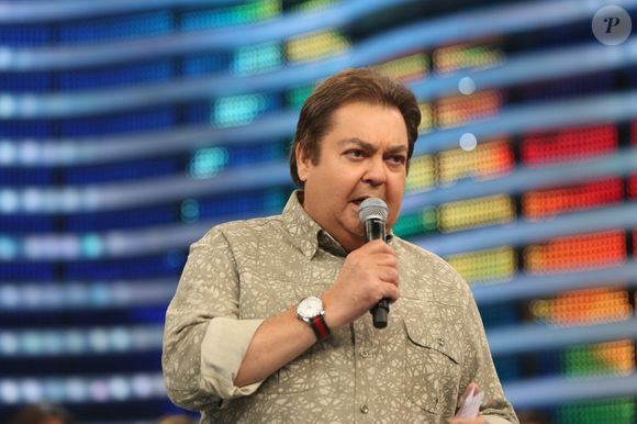 Após repercussão envolvendo sua internação, Faustão teve o quadro de saúde atualizado pela equipe nesta quarta-feira (27). O apresentador permanece sob observação médica após retirada de sonda gástrica