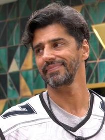 URGENTE! Alberto Cowboy passa mal no 'BBB 26', tem crise de falta de ar após engasgo e Prova do Anjo é paralisada. Saiba como está o participante!