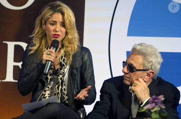 A relação entre Shakira e William Shakira é emocionante. Ele subiu ao palco e cantou “Es mi niña bonita”, emocionando a artista e o público presente.