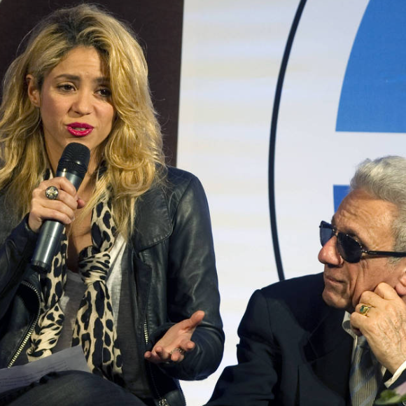 A relação entre Shakira e William Shakira é emocionante. Ele subiu ao palco e cantou “Es mi niña bonita”, emocionando a artista e o público presente.