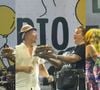 Filho de Maurício Mattar, Téo de 'A Viagem', ganha bolo de aniversário em surpresa da mãe, Elba Ramalho, durante show de São João