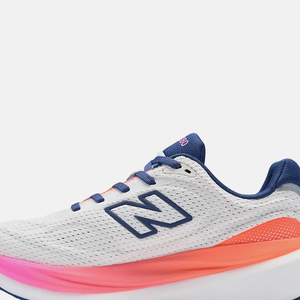 Com tecnologia Infinion Foam e foco em retorno de energia, o New Balance 1080v15 é apontado como um dos modelos mais avançados da marca para o uso diário