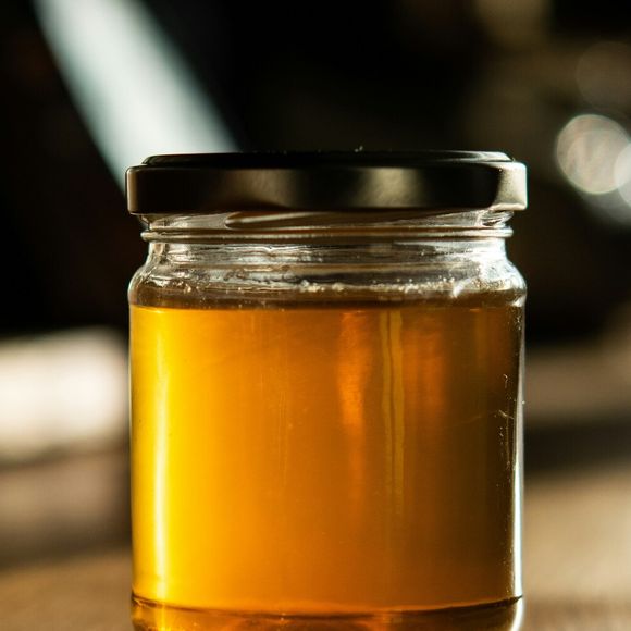 Caldo de ossos também pode melhorar a qualidade do sono, é um aliado para o intestino e ainda promove o fortalecimento do sistema imunológico