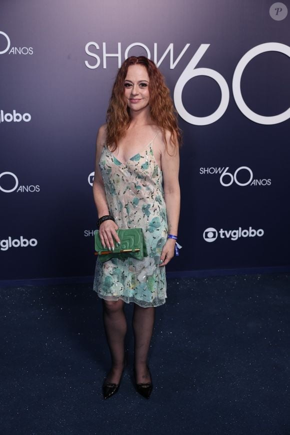 Guta Stresser, a eterna Bebel de 'A Grande Família', usou vestido simples estampado para marcar presença em evento de 60 anos da TV Globo