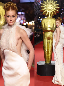 Uau! Deslumbrante, Marina Ruy Barbosa exibe vestido de festa com decote cavado, recortes e cauda de franjas no Festival de Gramado; +20 fotos