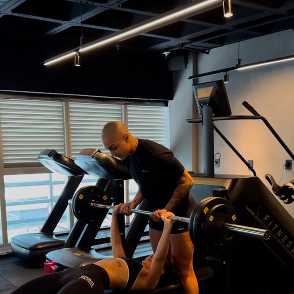 Segundo May, o foco principal de Mel está na musculação, principalmente no treino de força. Seu principal objetivo era conquistar um físico mais atlético e saudável para se aproximar o máximo possível da realidade do papel, no qual interpretaria uma nadadora.