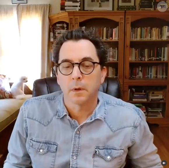 "É difícil para mim enviar mensagens de texto e não é fácil formular uma fala. Começamos a preparar a casa para o momento em que iniciaremos os cuidados paliativos", disse o ator na ocasião